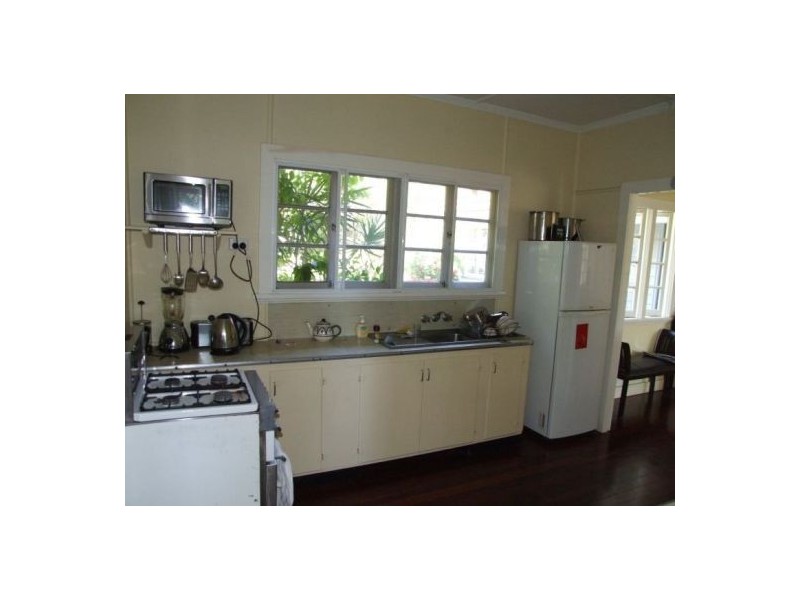 14 Camboor Street, Camp Hill QLD 4152