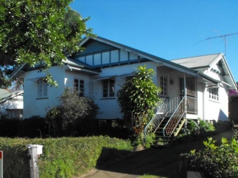 17 Captain Street, Holland Park QLD 4121