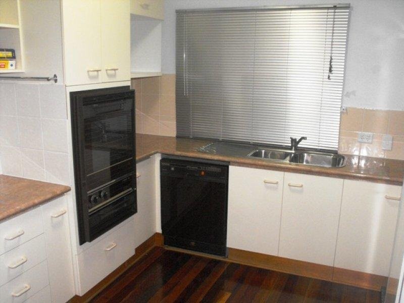 17 Captain Street, Holland Park QLD 4121