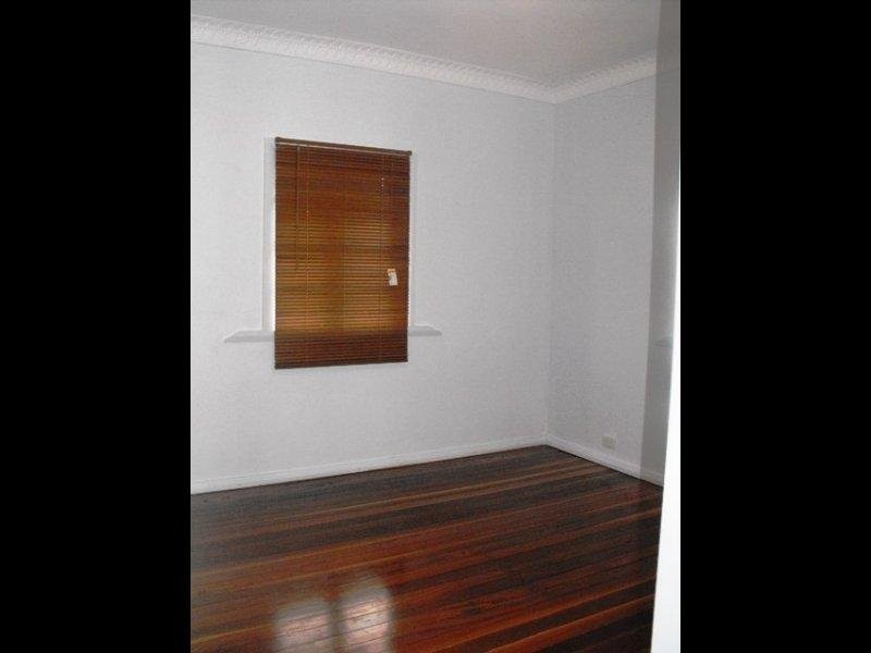 17 Captain Street, Holland Park QLD 4121