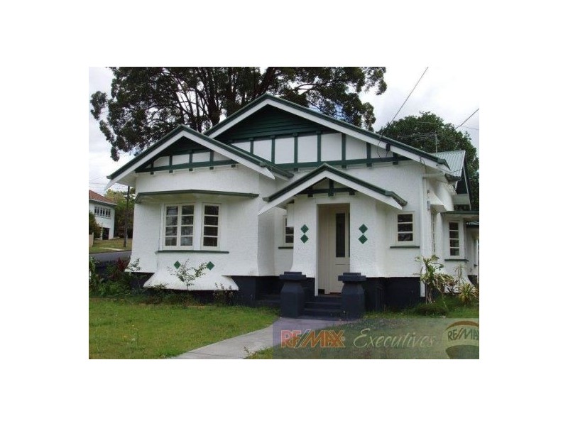 19 Captain Street, Holland Park QLD 4121