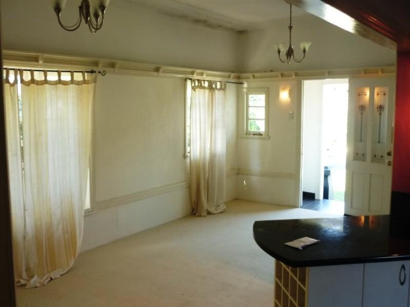 19 Captain Street, Holland Park QLD 4121