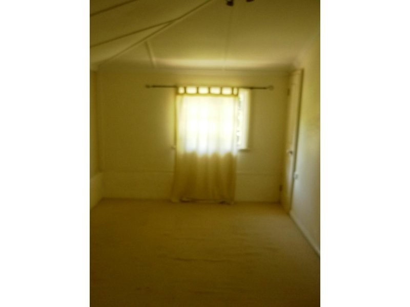 19 Captain Street, Holland Park QLD 4121