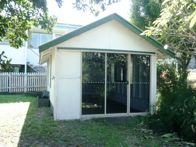 19 Captain Street, Holland Park QLD 4121
