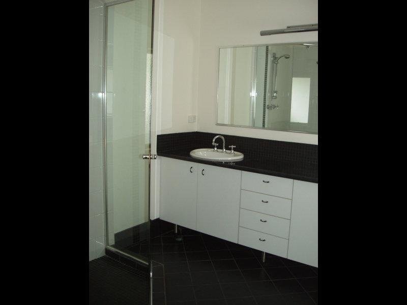 19 Captain Street, Holland Park QLD 4121