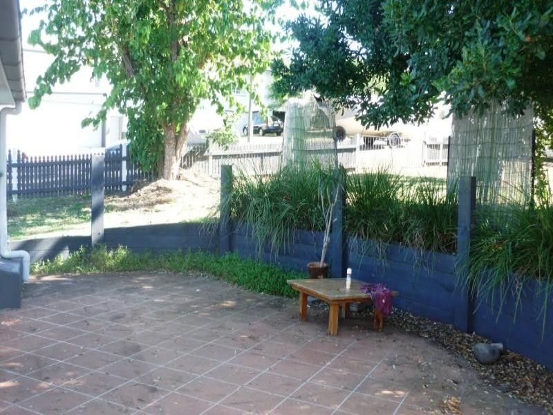 19 Captain Street, Holland Park QLD 4121