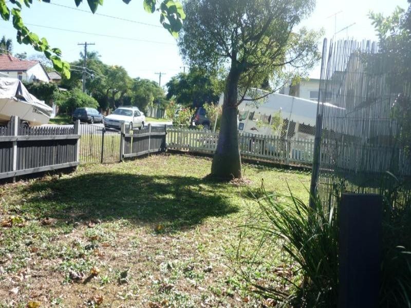 19 Captain Street, Holland Park QLD 4121