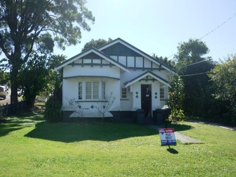 19 Captain Street, Holland Park QLD 4121