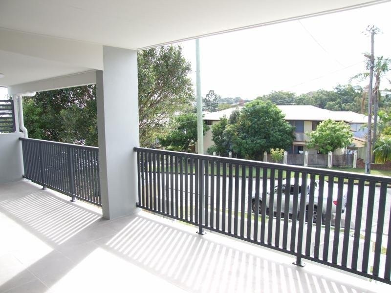 1/15 Rolle Street, Holland Park West QLD 4121