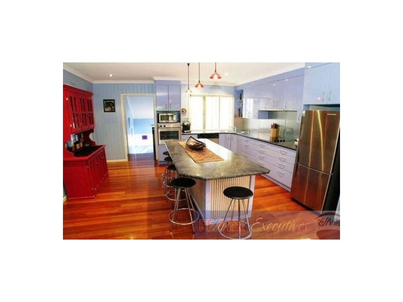 37 Carnelian Street, Holland Park QLD 4121
