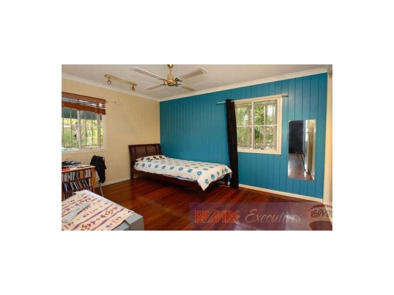 37 Carnelian Street, Holland Park QLD 4121