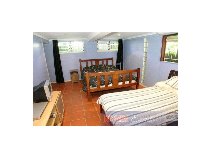 37 Carnelian Street, Holland Park QLD 4121