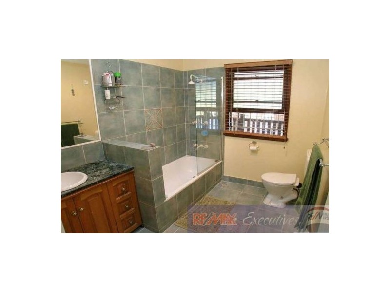 37 Carnelian Street, Holland Park QLD 4121