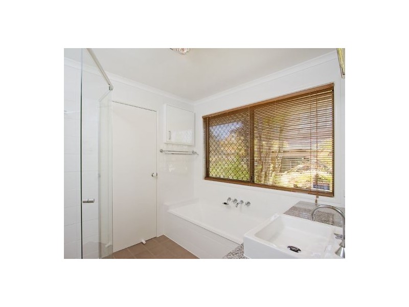 147 Sapphire Street, Holland Park QLD 4121