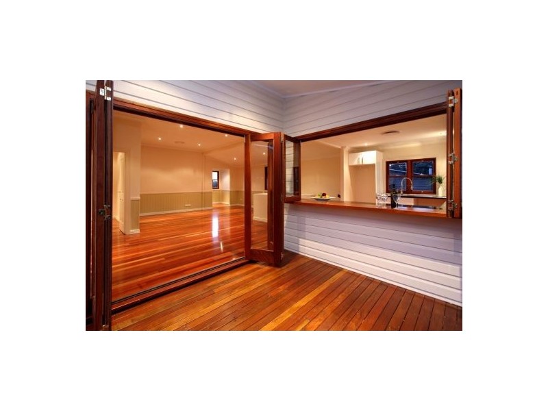 18 Drummond St, Greenslopes QLD 4120