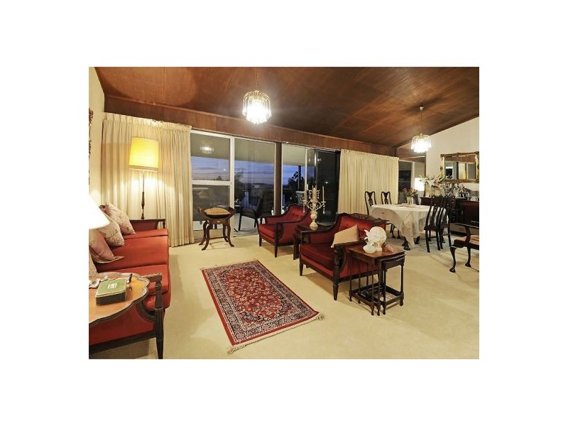 9 Kneale st, Holland Park West QLD 4121
