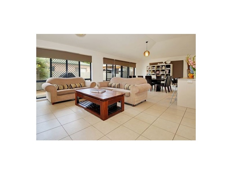 12 Reynolds St, Carindale QLD 4152