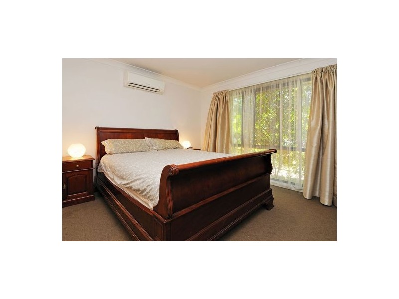 12 Reynolds St, Carindale QLD 4152