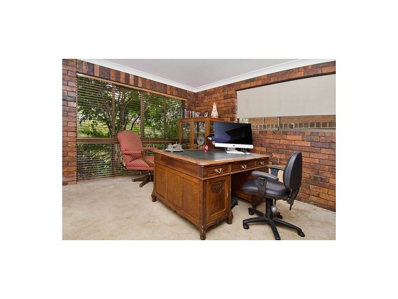 22 Cluden St, Holland Park West QLD 4121