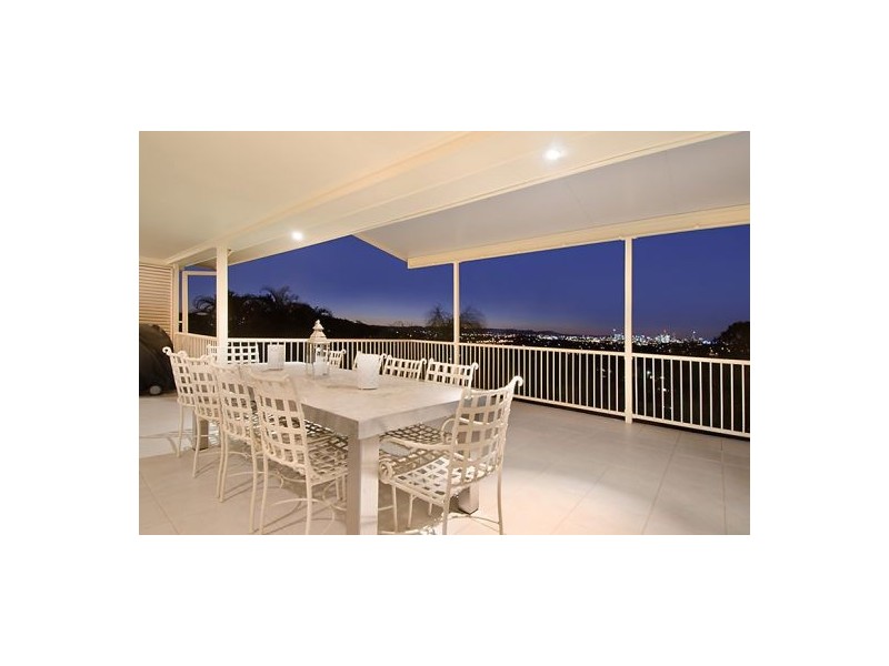 66 Kneale St, Holland Park West QLD 4121