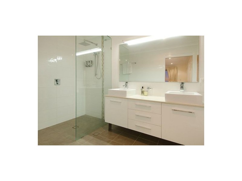 66 Kneale St, Holland Park West QLD 4121
