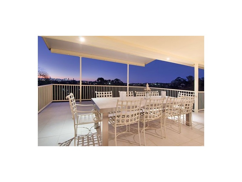 66 Kneale St, Holland Park West QLD 4121