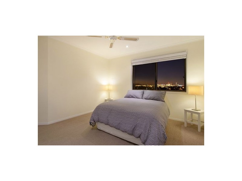 66 Kneale St, Holland Park West QLD 4121