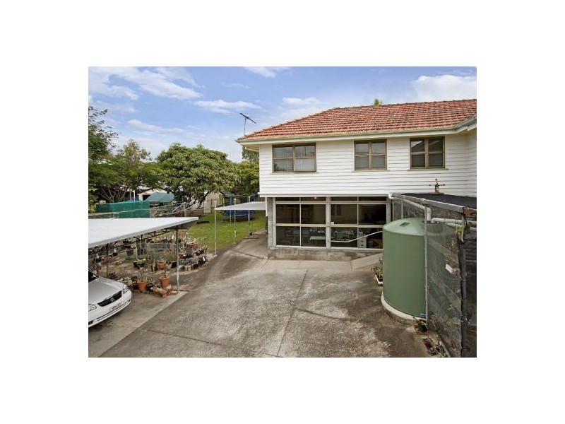 33.   Hobart Ave, Camp Hill QLD 4152