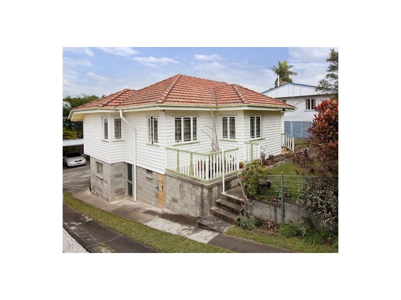 33.   Hobart Ave, Camp Hill QLD 4152