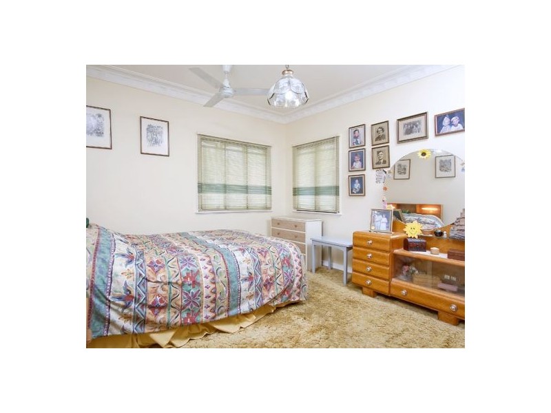 33.   Hobart Ave, Camp Hill QLD 4152