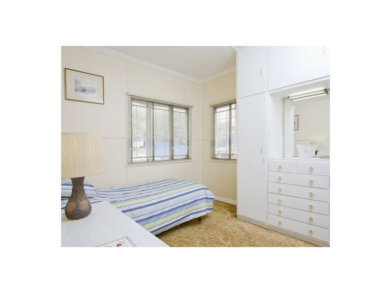 33.   Hobart Ave, Camp Hill QLD 4152