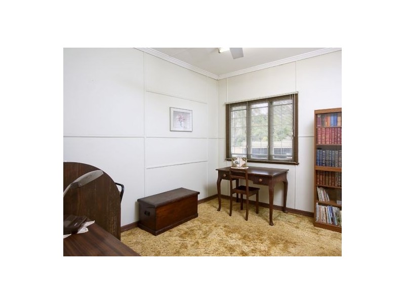 33.   Hobart Ave, Camp Hill QLD 4152