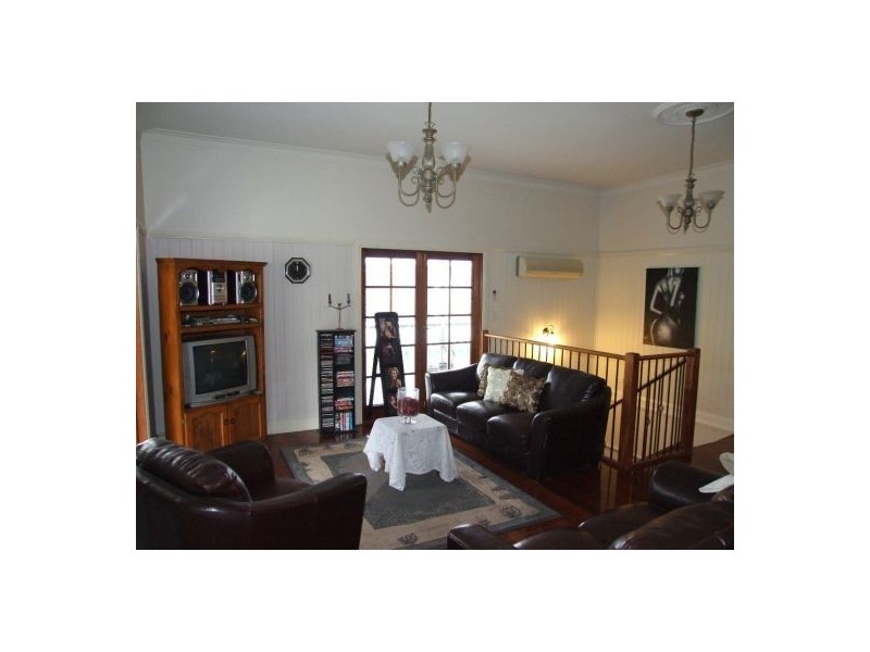 8 Princess Street, Camp Hill QLD 4152