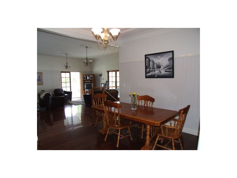 8 Princess Street, Camp Hill QLD 4152