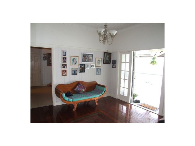 8 Princess Street, Camp Hill QLD 4152