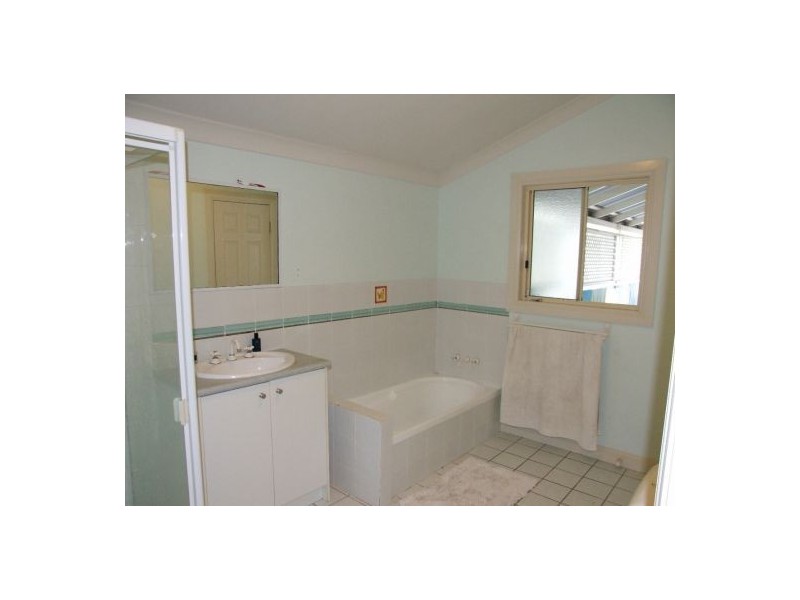 8 Princess Street, Camp Hill QLD 4152