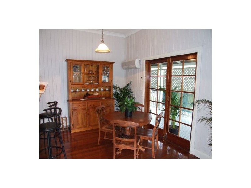 8 Princess Street, Camp Hill QLD 4152