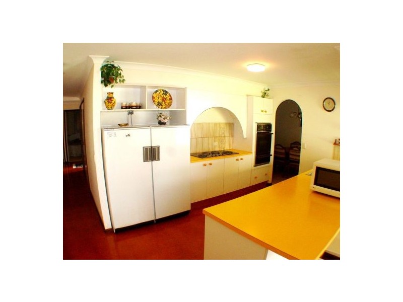 89 Meadowlands Rd, Carindale QLD 4152