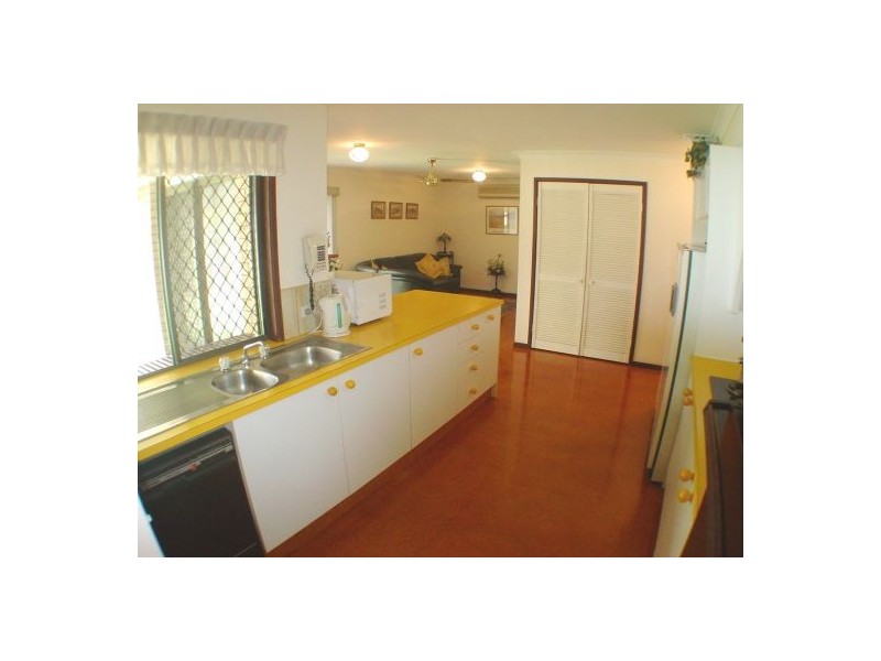 89 Meadowlands Rd, Carindale QLD 4152