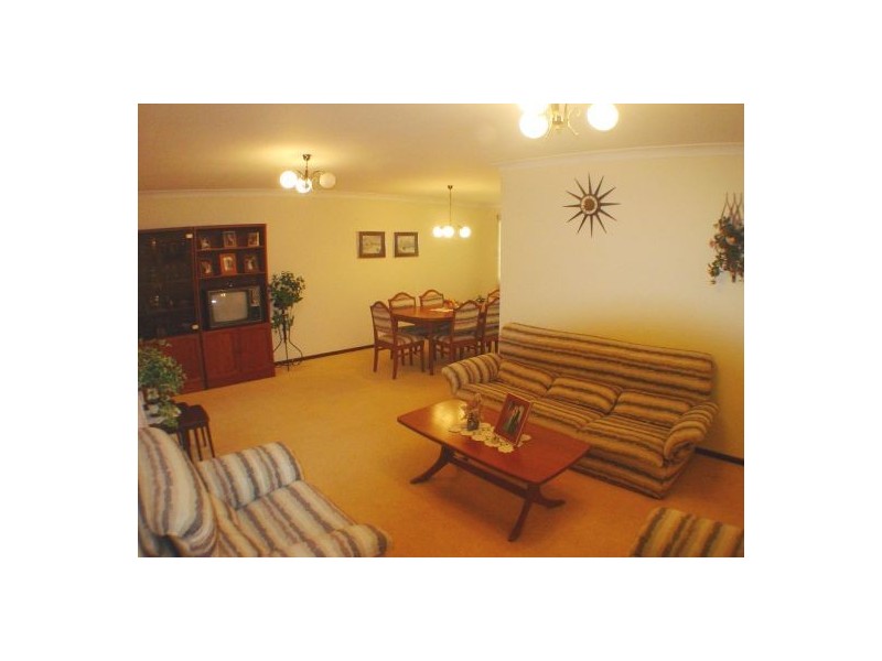 89 Meadowlands Rd, Carindale QLD 4152
