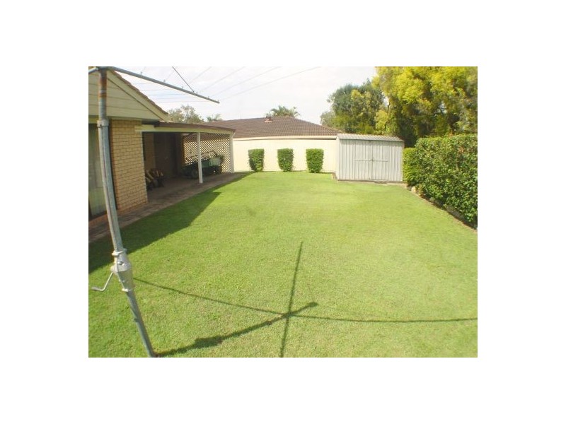 89 Meadowlands Rd, Carindale QLD 4152