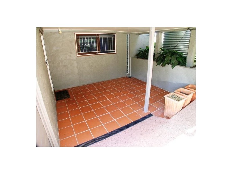 3 7 Carnelian St, Holland Park QLD 4121