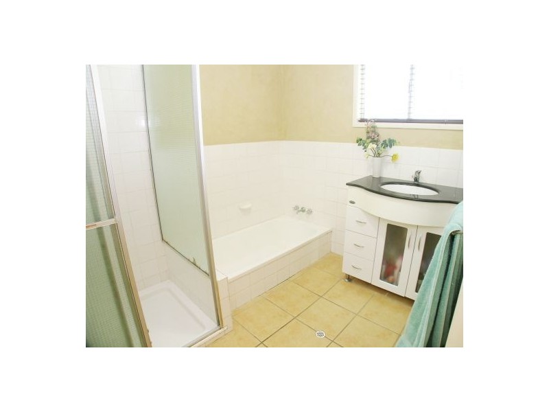 8 Raelene Terrace, Springwood QLD 4127