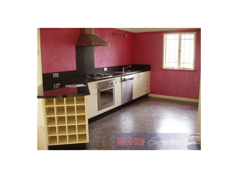 19 Captain Street, Holland Park QLD 4121