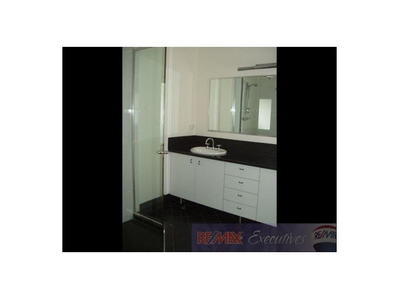 19 Captain Street, Holland Park QLD 4121