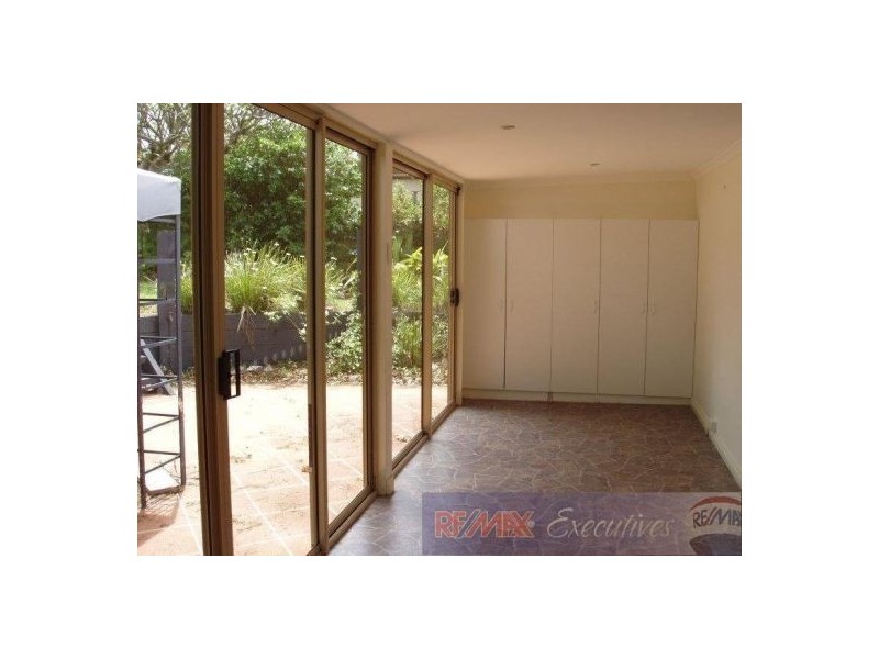 19 Captain Street, Holland Park QLD 4121