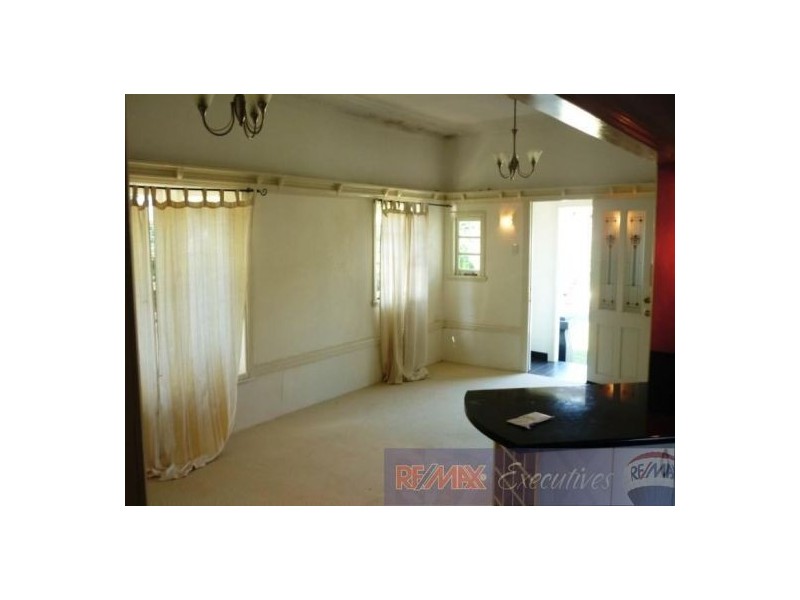 19 Captain Street, Holland Park QLD 4121