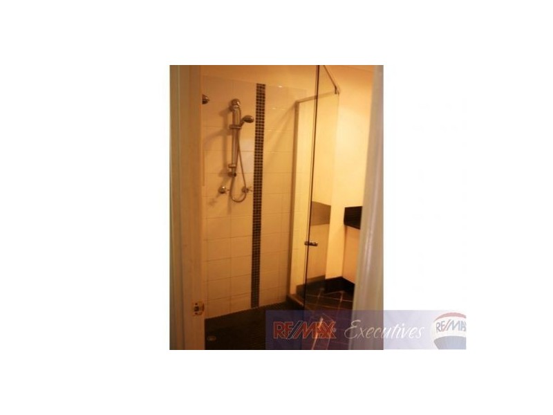 19 Captain Street, Holland Park QLD 4121