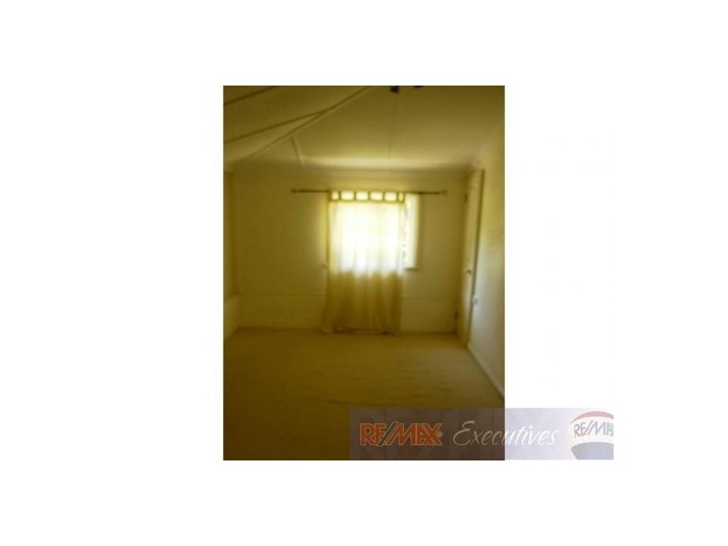 19 Captain Street, Holland Park QLD 4121