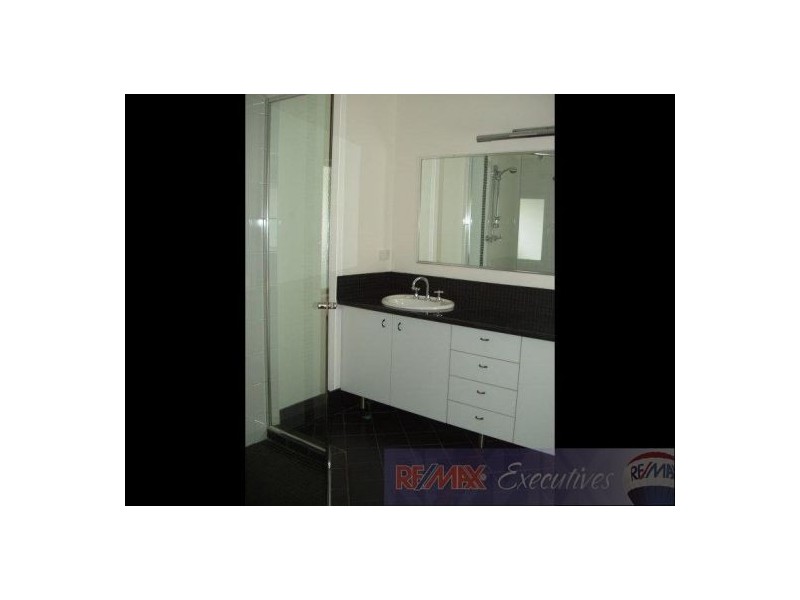 19 Captain Street, Holland Park QLD 4121